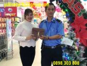 Nhân viên bảo vệ siêu thị trả lại hơn 25 triệu đồng cho khách đánh rơi